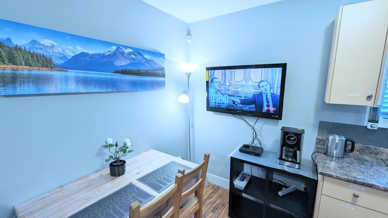 Entire Forest Home Near Nature & Amenities Surrey Extérieur photo